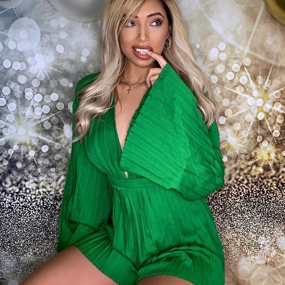 PRETTYLITTLETHING BELL SLEEVE ROMPER, GREAT CONDITION! Size 0! - Picture 3 of 5